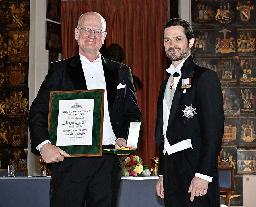 Prins Carl Philip delade ut medaljer på elegant tillställning