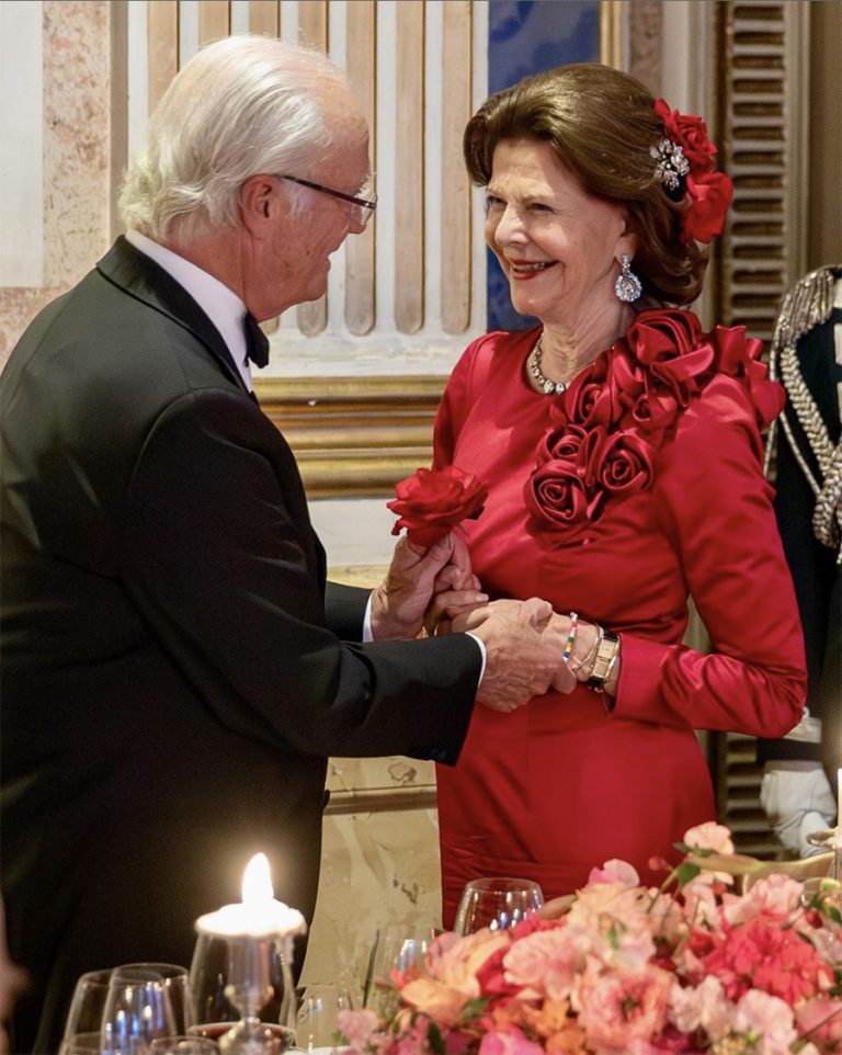 Dres Med Uwe Sack Silvia Glotzbach Sack & Margarethe Kozuschek Kungens romantiska kärleksbild med Silvia får nätet att koka