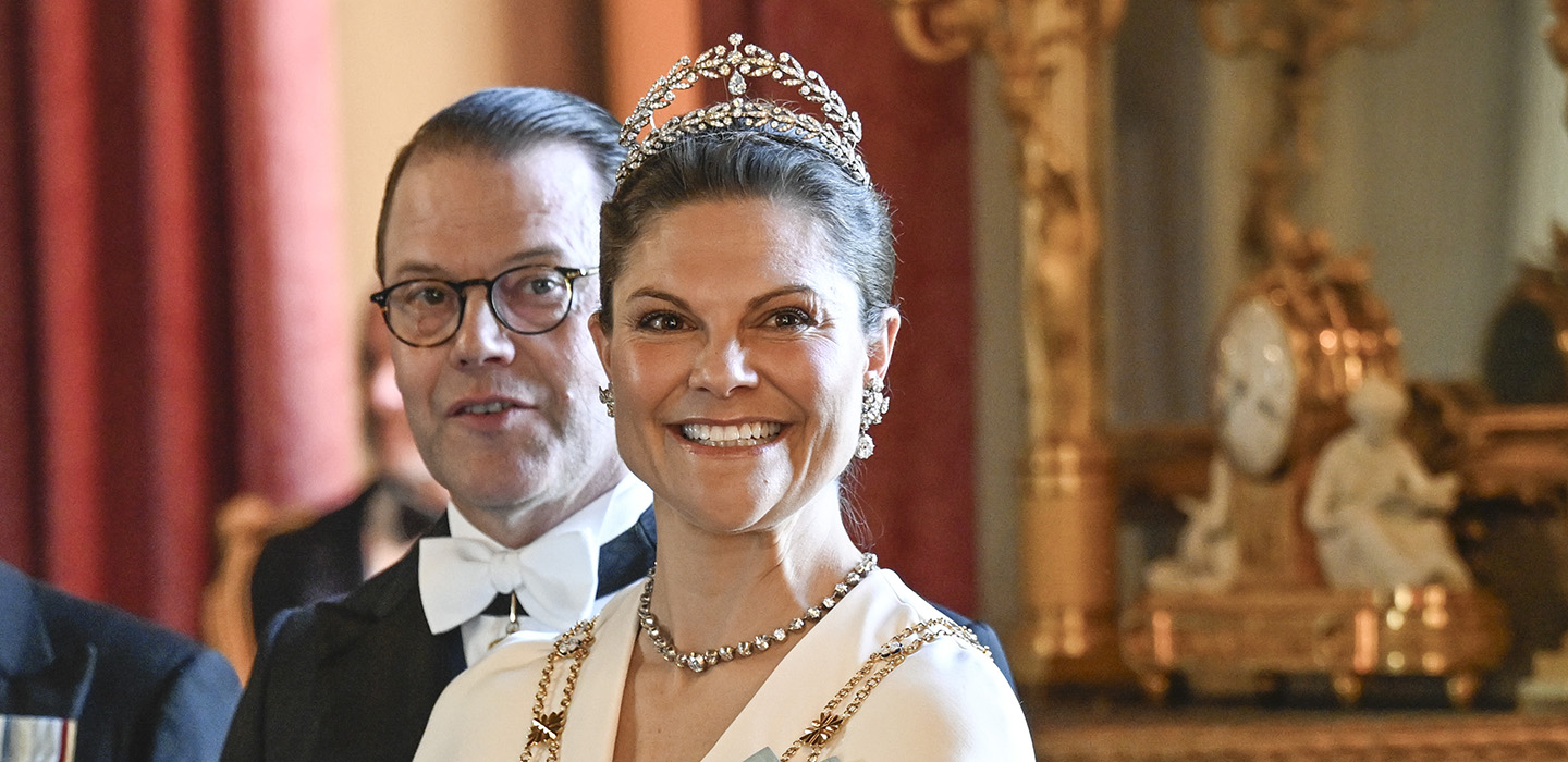 Avslöjat: Victoria och prins Daniel på fest med skandalparet