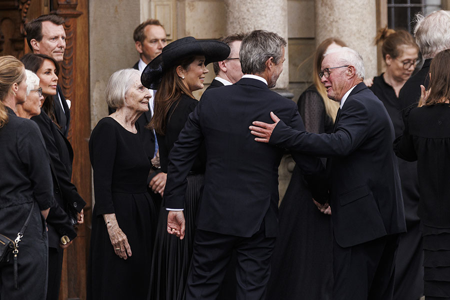 Oroväckande bilder: Drottning Mary otäckt skadad i ansiktet