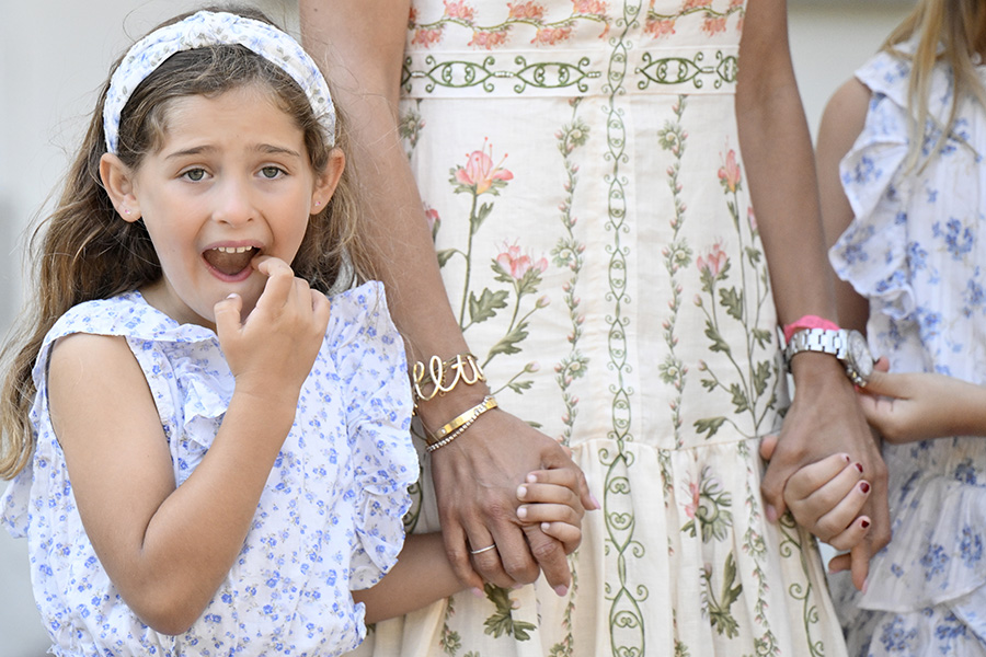 Därför är prinsessan Adrienne så olik sin mamma Madeleine