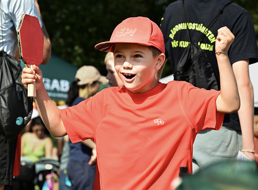 Prins Oscar charmade alla med prins Daniel i Hagaparken