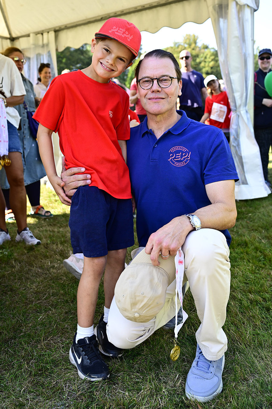 Prins Oscar charmade alla med prins Daniel i Hagaparken