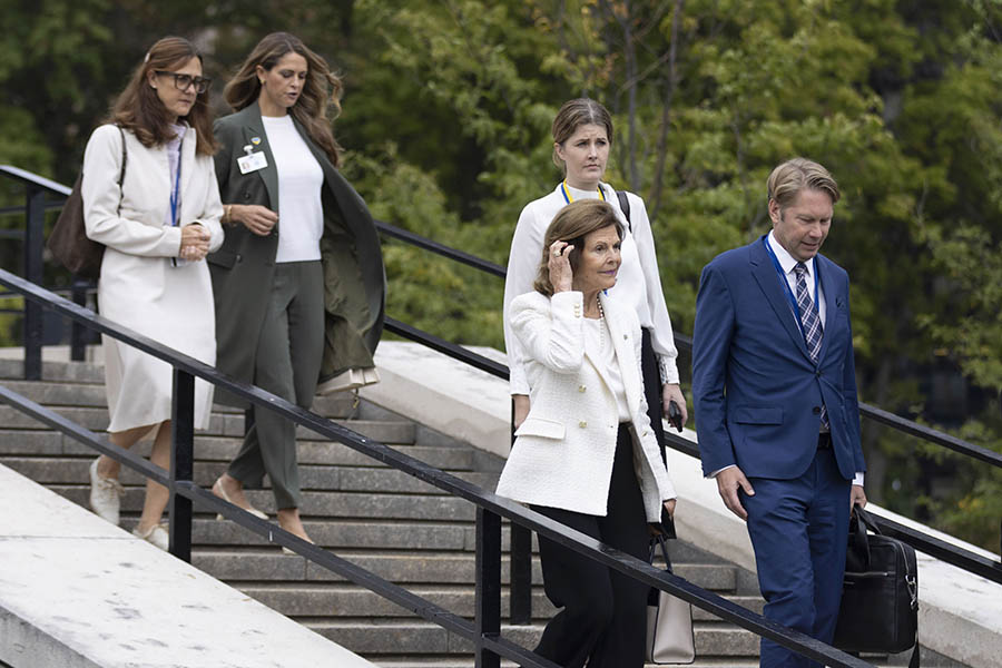 Madeleines beteende framför presidentfrun får alla att häpna