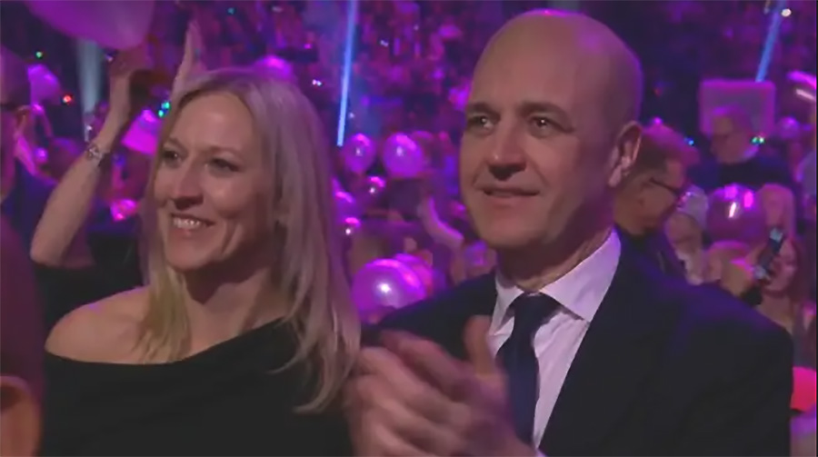 Frederik Reinfeldt bekräftar nya kärlekslyckan med Anna, 45