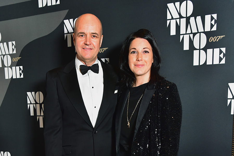 Frederik Reinfeldt bekräftar nya kärlekslyckan med Anna, 45