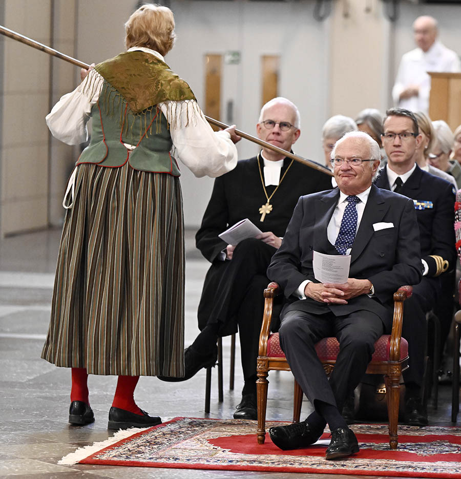 Kungens pengatrubbel framför Silvia i kyrkan överraskade alla