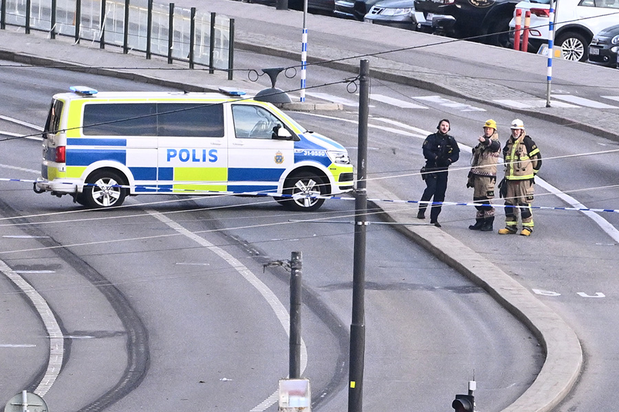 Hovet slår larm – polis på plats efter hotbild nära slottet