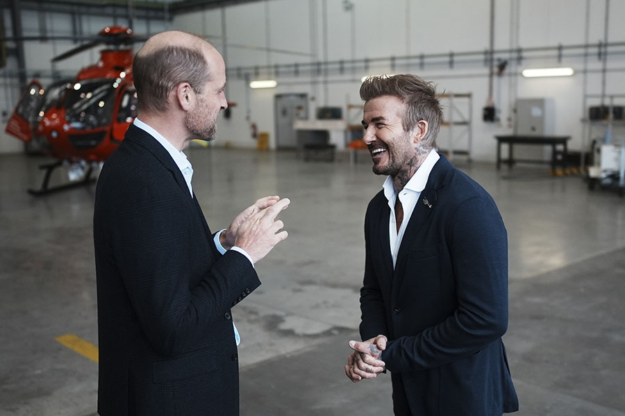 Bild-Extra: Prins William på flygtur med David Beckham