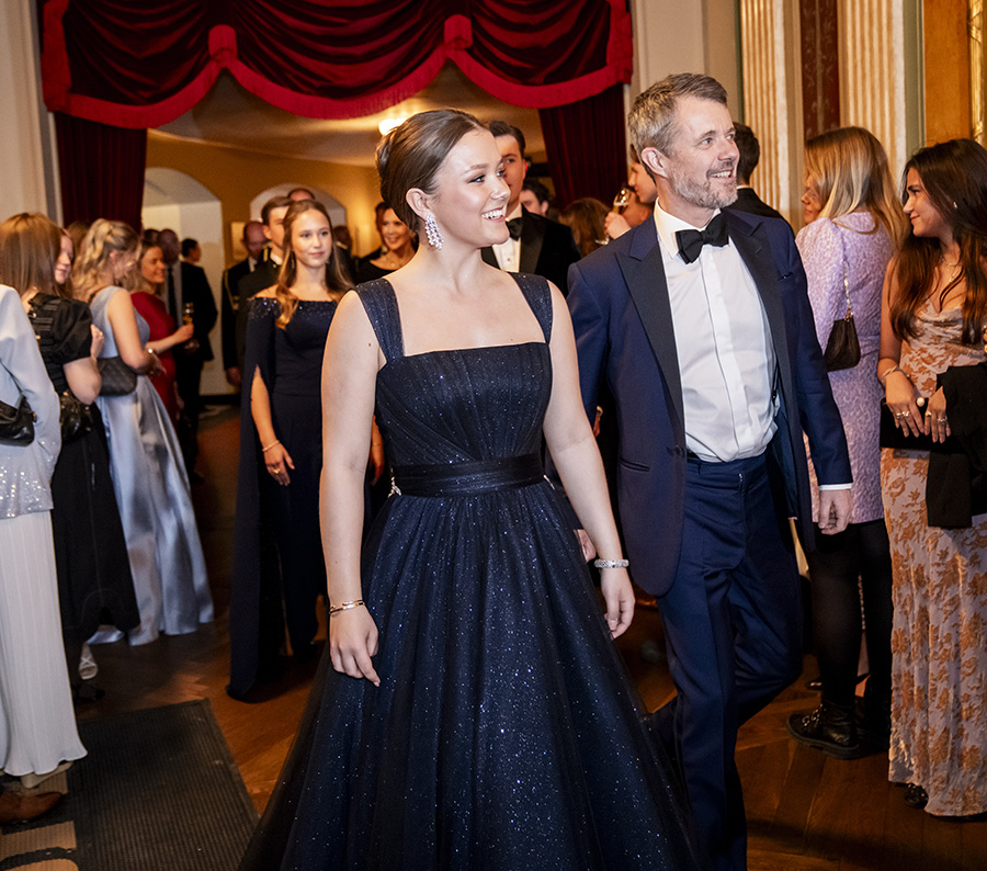 Storslagen galafest för prinsessan Isabella som fyller 18 år