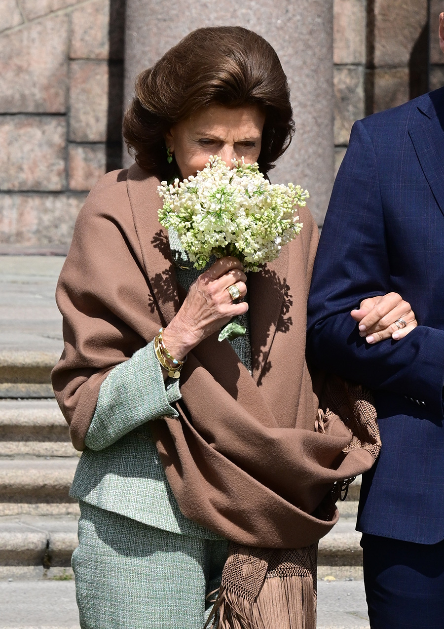 Silvia hemligt uppvaktad av 72-årig man – brev och kramar