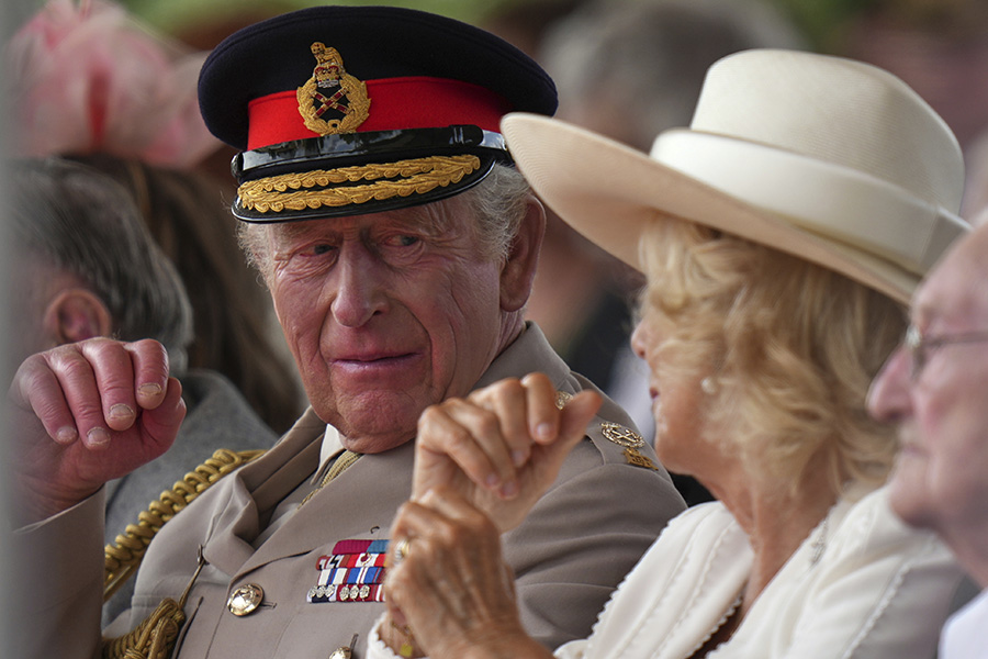 Camilla i tårar inför kung Charles – gripande bilderna