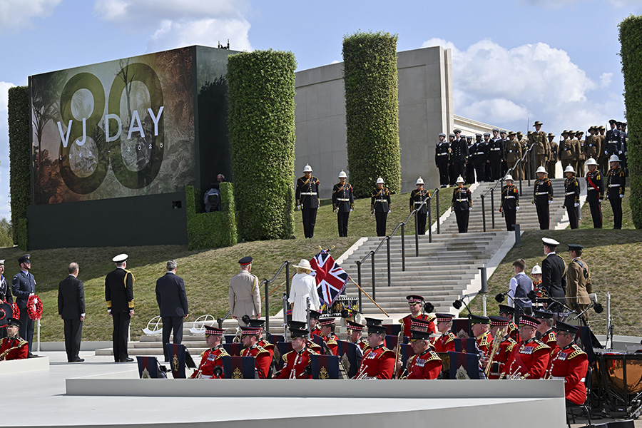 Camilla i tårar inför kung Charles – gripande bilderna