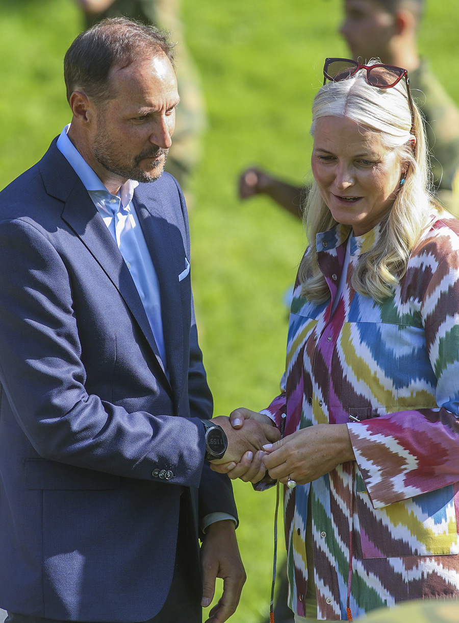 Mette-Marits rop på hjälp: tvingas anlita assistent hemma