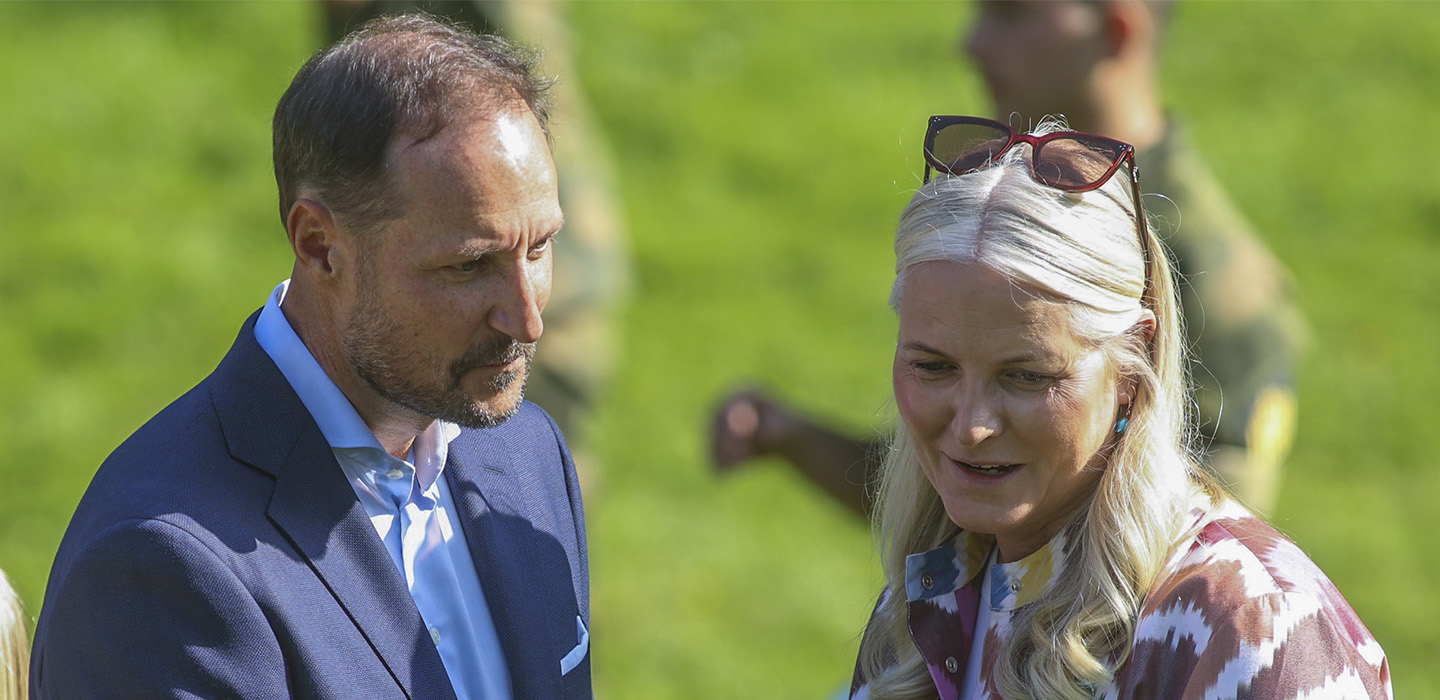 Övergiven Mette-Marit inlagd på sjukhus – lämnad av Haakon