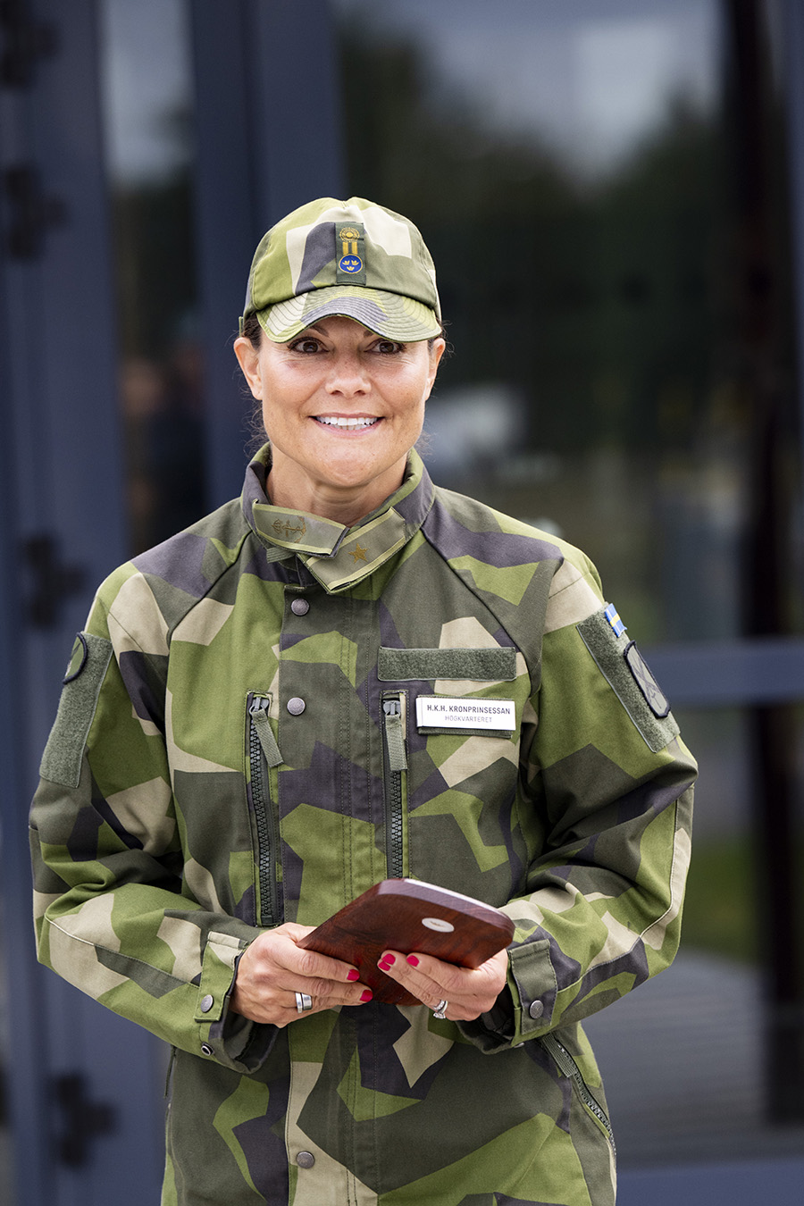 Kronprinsessan Victoria tillbaka i uniform – nu börjar allvaret!