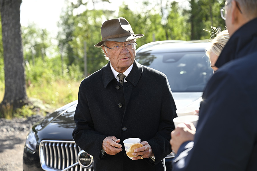 Kungen stoppad på flygresan – missade viktiga mötet