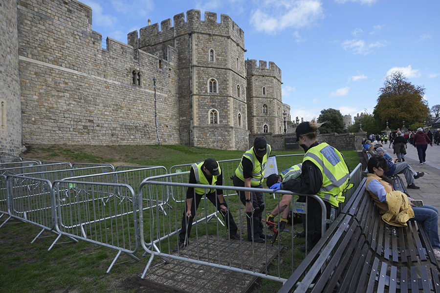Trump träffar kung Charles – massiv polisarmé chockar britterna