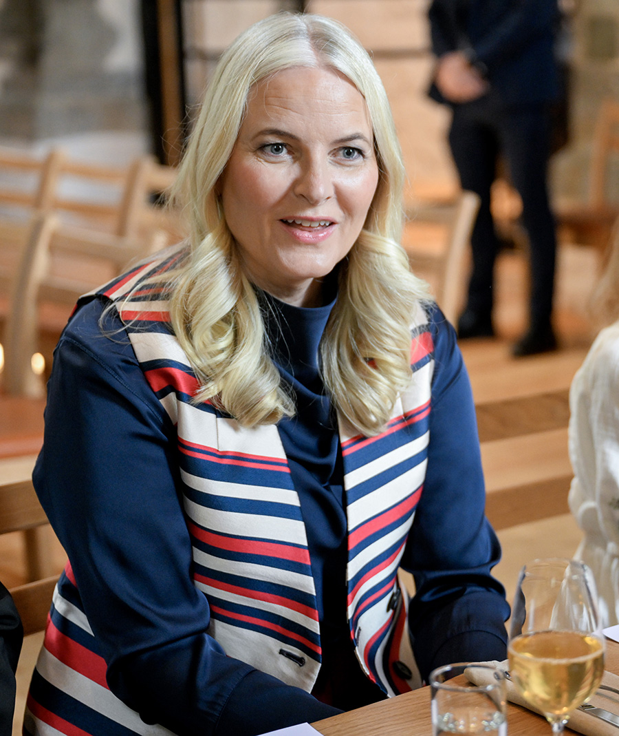 Mette-Marits rop på hjälp: tvingas anlita assistent hemma