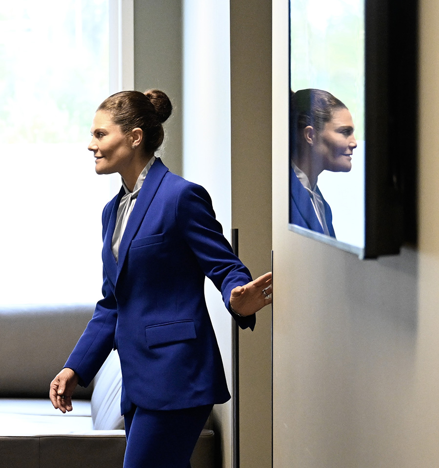 Skrämmande tystnad: Victoria helt isolerad – vägrar prata