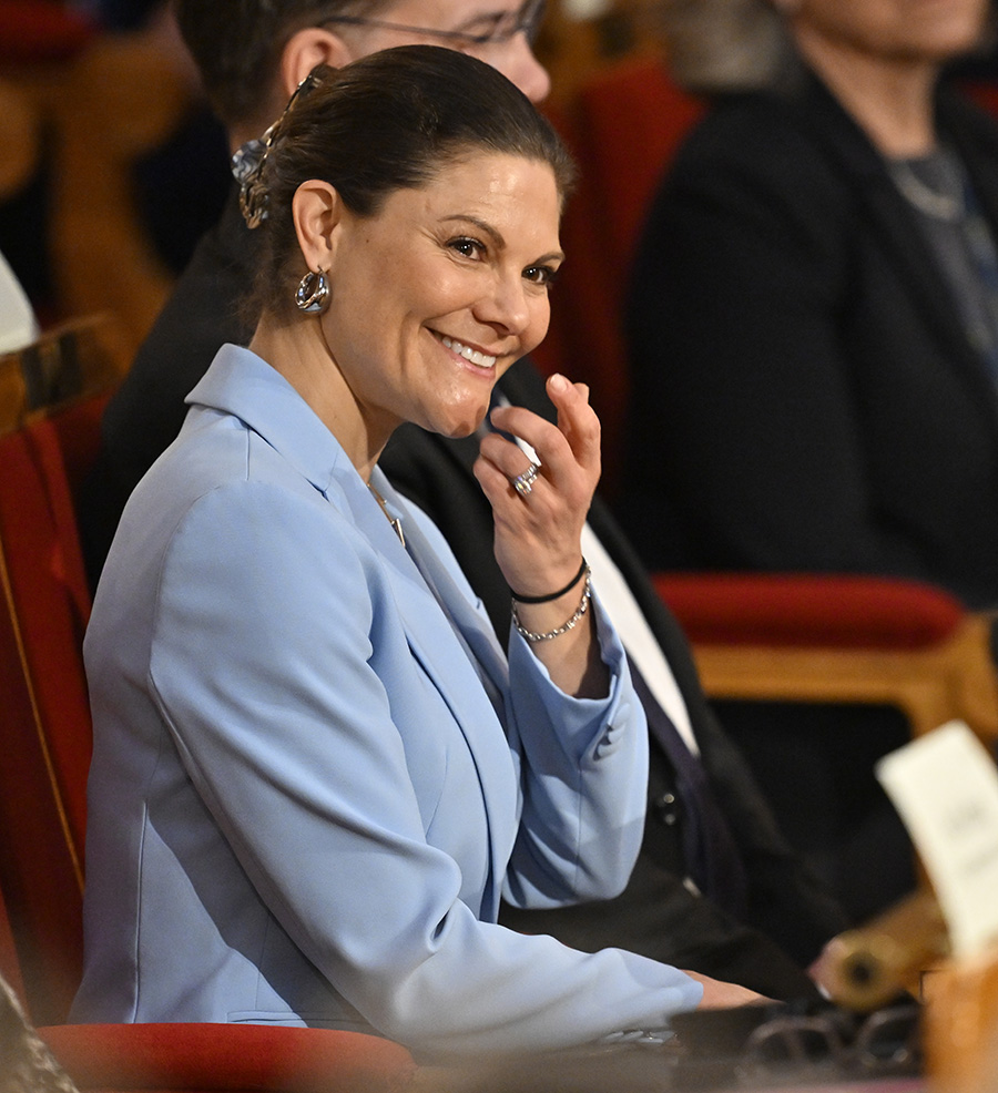 Victorias plötsliga utspel under frånvaron med prins Daniel