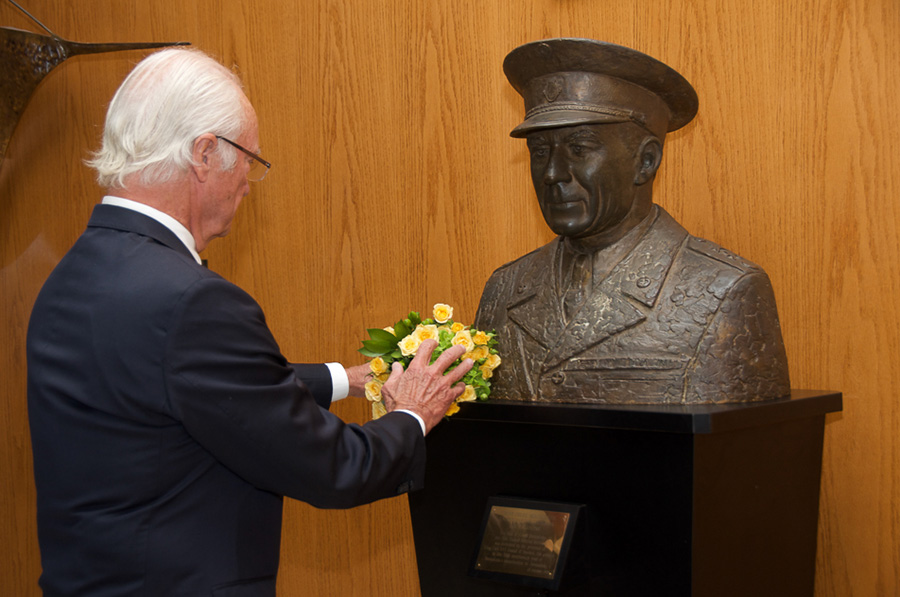 Kungaparet har landat i New York – möttes av FN-chefen