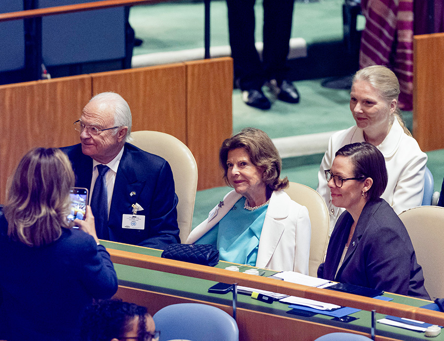 Kungaparet har landat i New York – möttes av FN-chefen