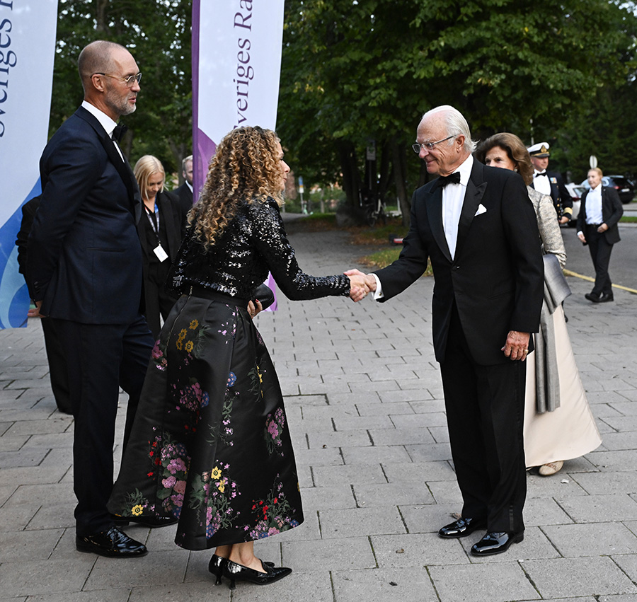 Kungaparets fredagsmys – med hårt kritiserade mediechefen