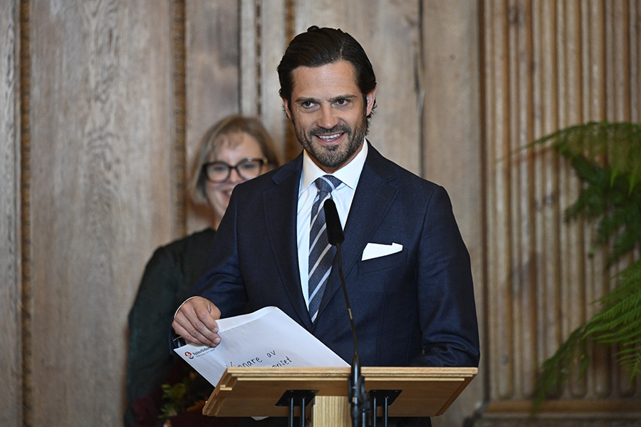 Prins Carl Philip lämnar Villa Solbacken utan Sofia