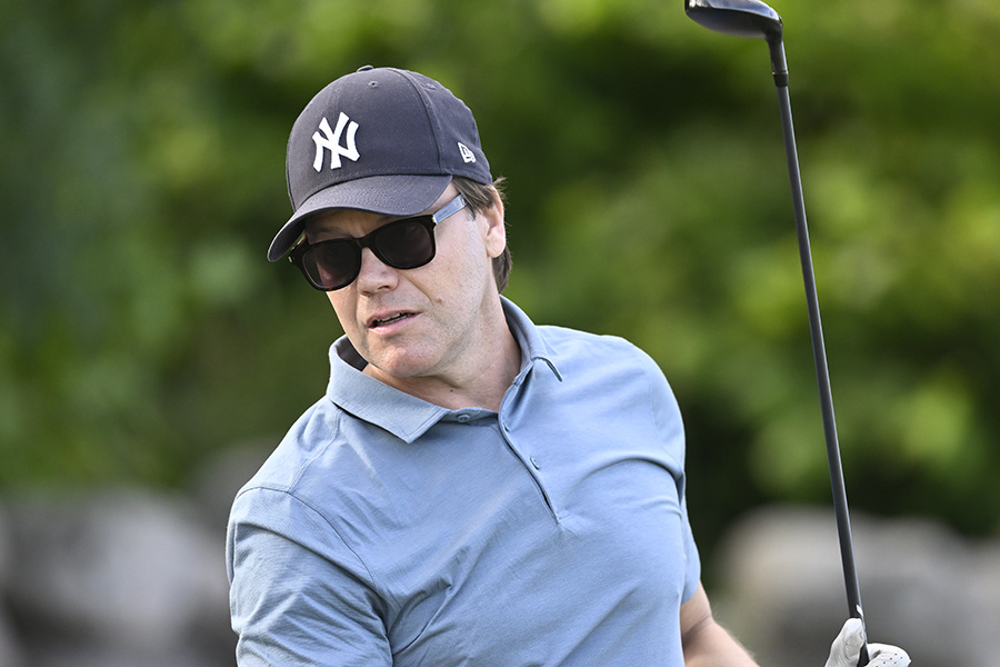 Här bryter prins Daniel mot reglerna – mitt framför Victoria!