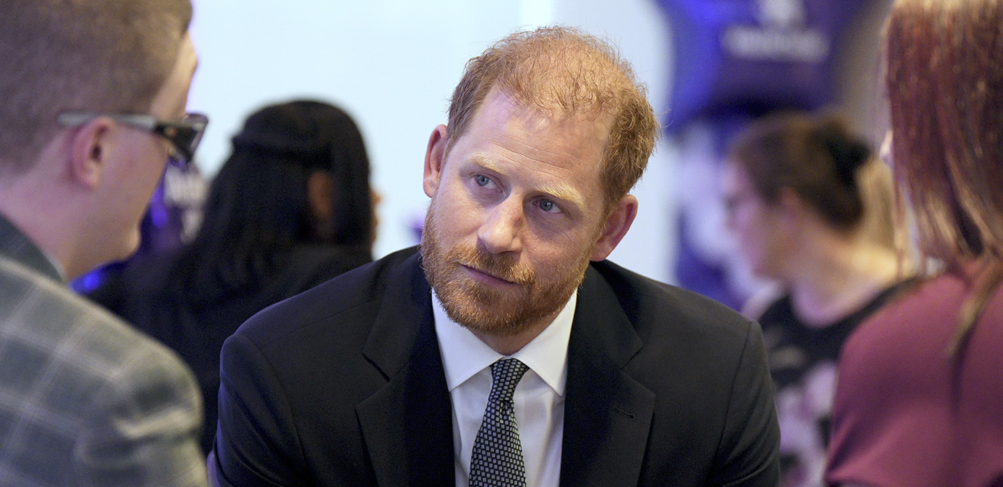 Prins Harrys mardröm: stalker gömde sig inne på toaletten