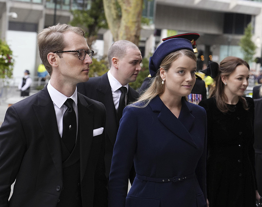 Kate i tårar – här tröstar hon kung Charles i svåra stunden
