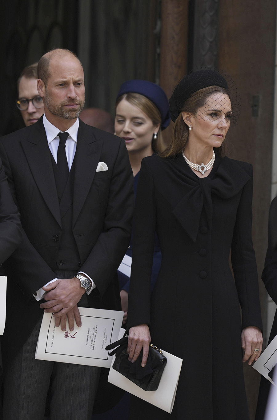 Kate i tårar – här tröstar hon kung Charles i svåra stunden