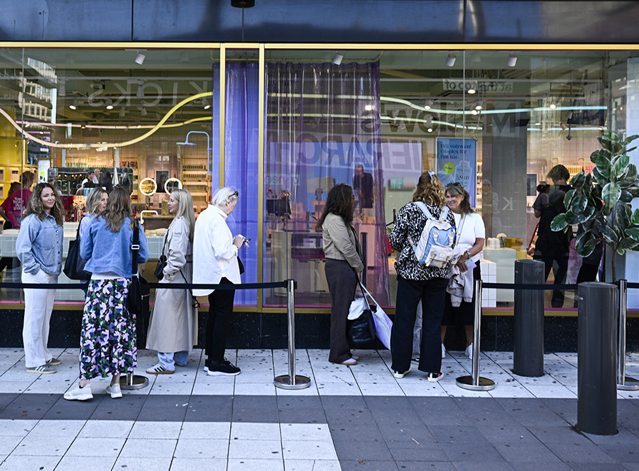 Madeleines megafiasko mitt i Stockholm – se bilderna!