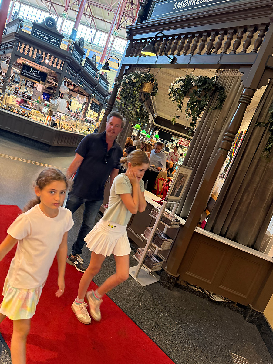 Madeleines och Chris lyxiga mys med barnen – se bilderna!