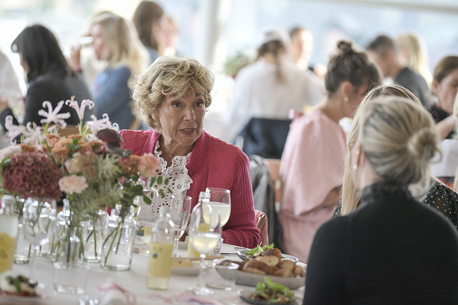 Amelia Adamo drabbad av bröstcancer – berättar själv