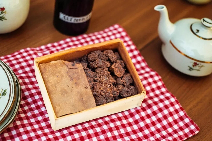 Drottning Elizabeths gamla kaka till salu – efter 78 år!