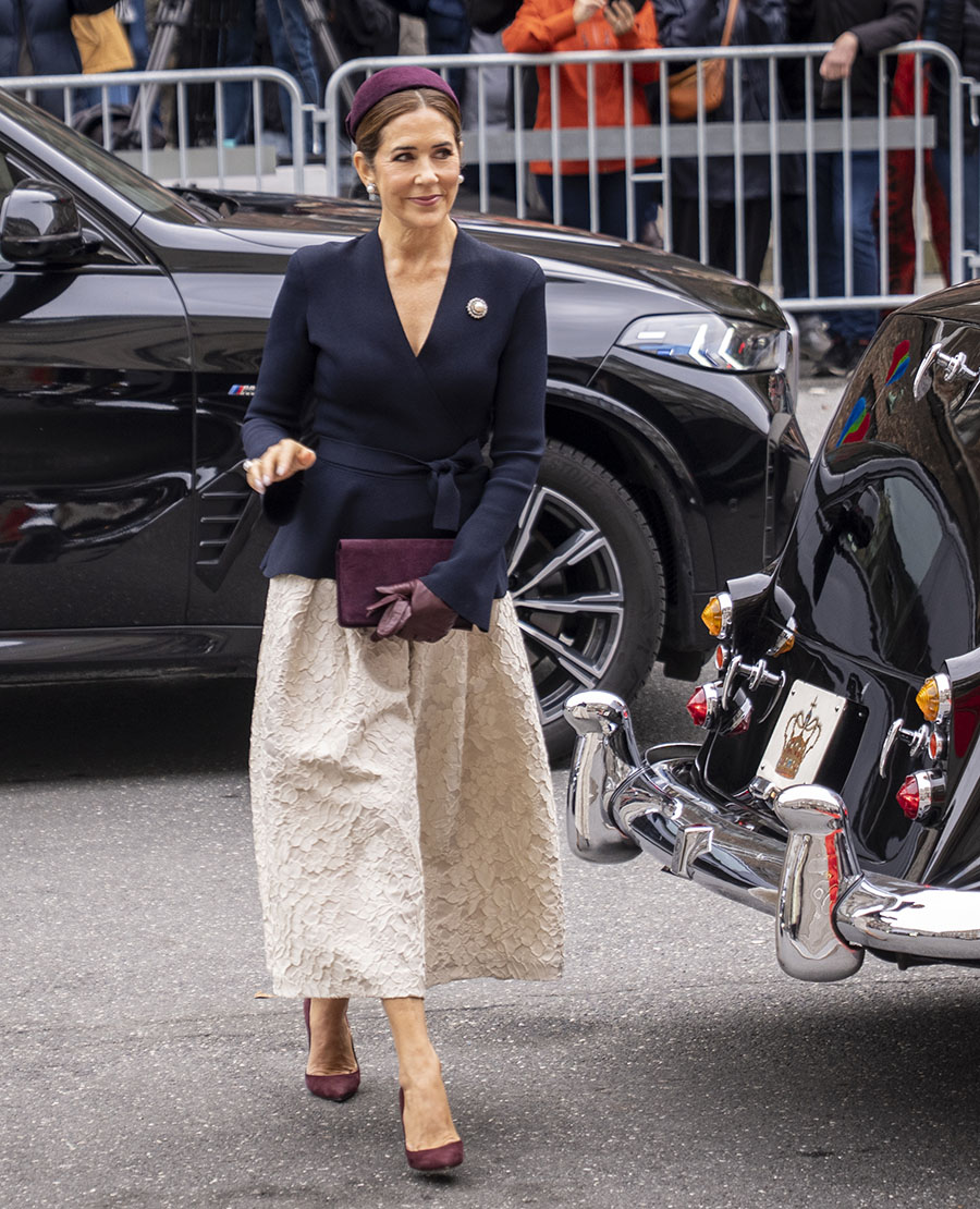 Rörande kramarna: Margrethe och Frederik hyllas av folket!