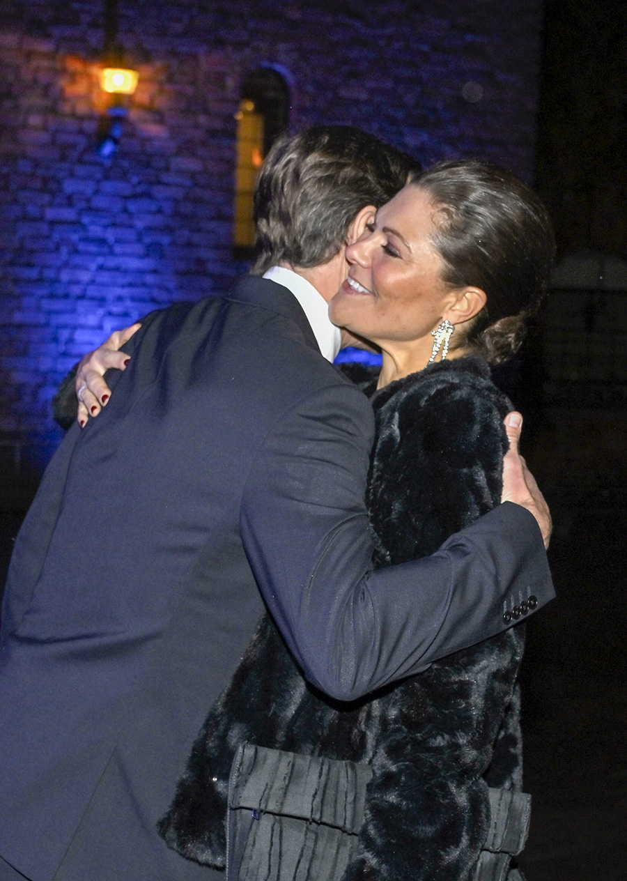 Victoria och miljardärens varma kramar – när Daniel var i Paris