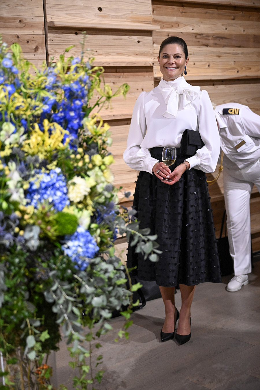 Victoria på fest i Japan – med skål, skratt och knytblus!