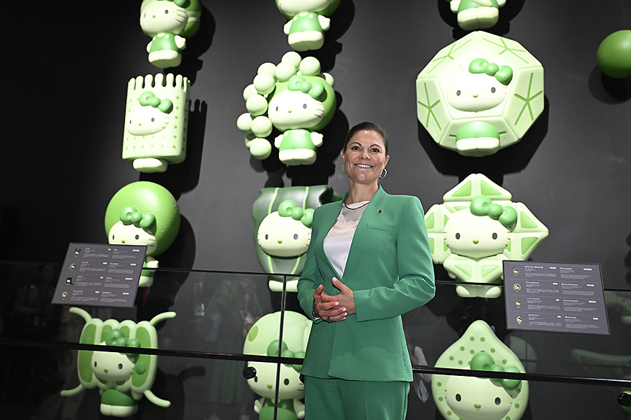 Victoria på fest i Japan – med skål, skratt och knytblus!