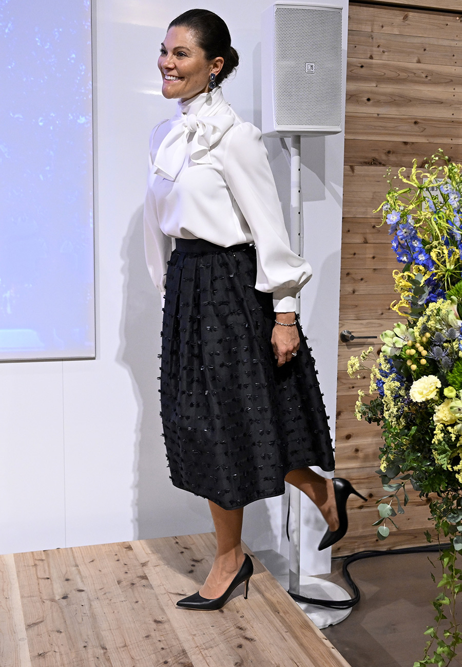 Victoria på fest i Japan – med skål, skratt och knytblus!