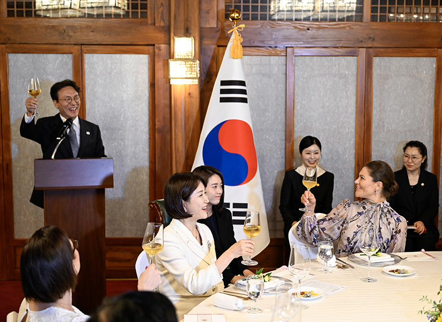 Victorias succé i Sydkorea – skålen blev en flirt med Daniel