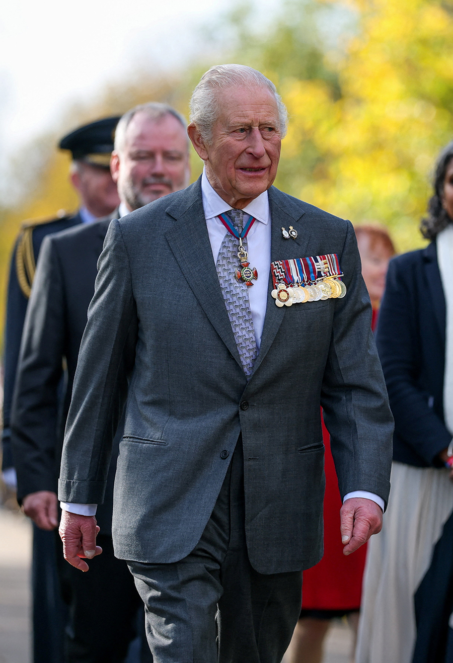 Kung Charles påhoppad av demonstrant – kaos vid kyrkan