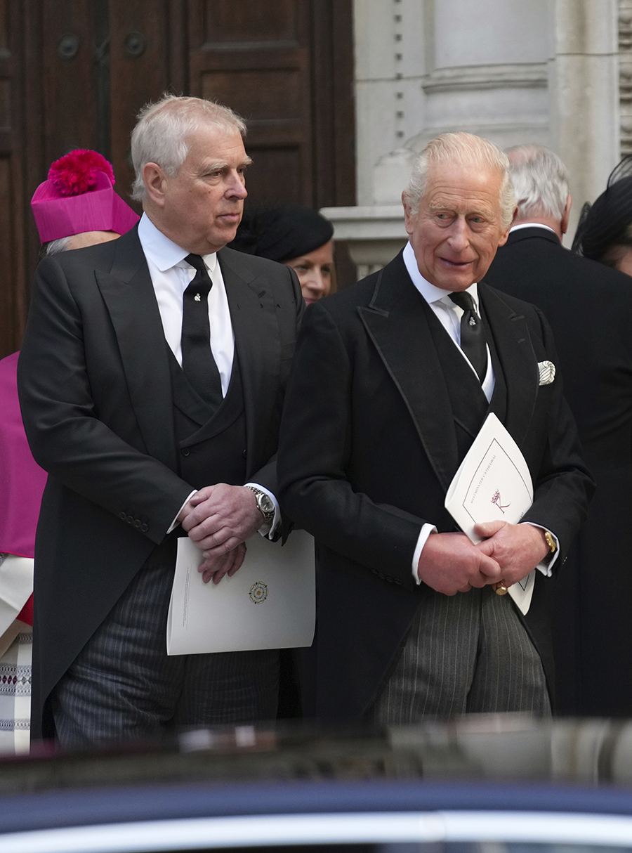 Kung Charles påhoppad av demonstrant – kaos vid kyrkan