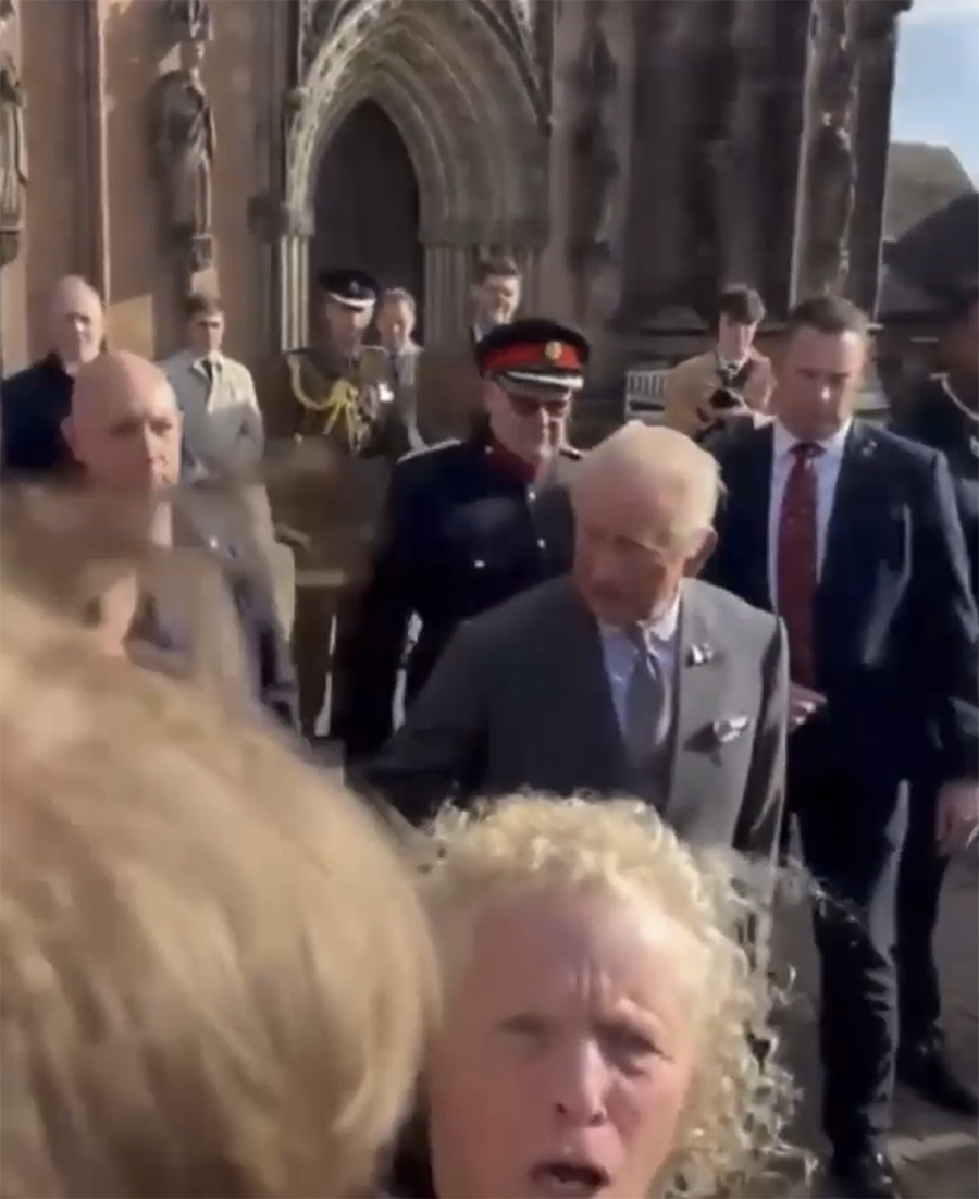 Kung Charles påhoppad av demonstrant – kaos vid kyrkan