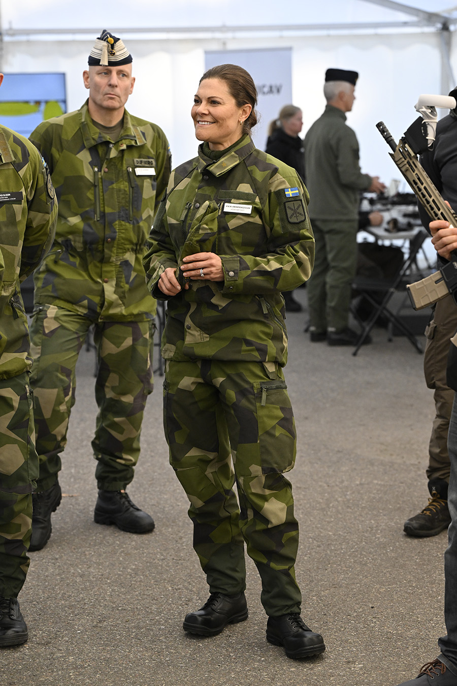 Kungligt 007-uppdrag: Victoria och kungen i full uniform