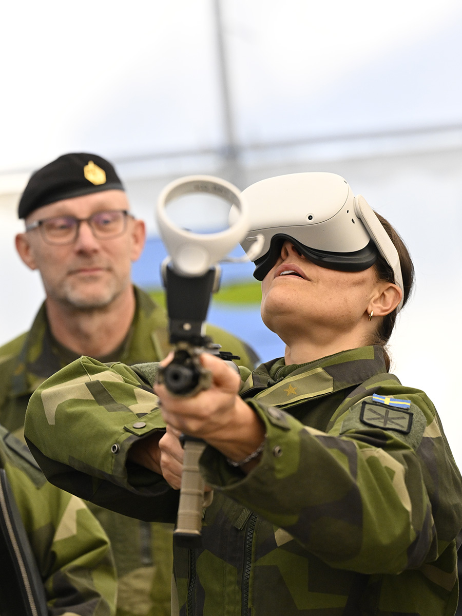 Kungligt 007-uppdrag: Victoria och kungen i full uniform