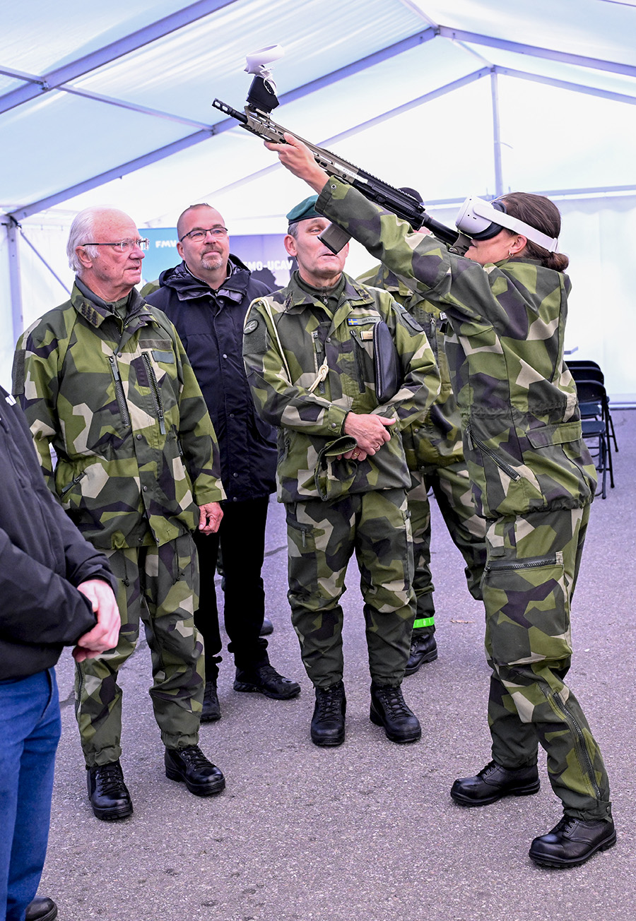 Kungligt 007-uppdrag: Victoria och kungen i full uniform