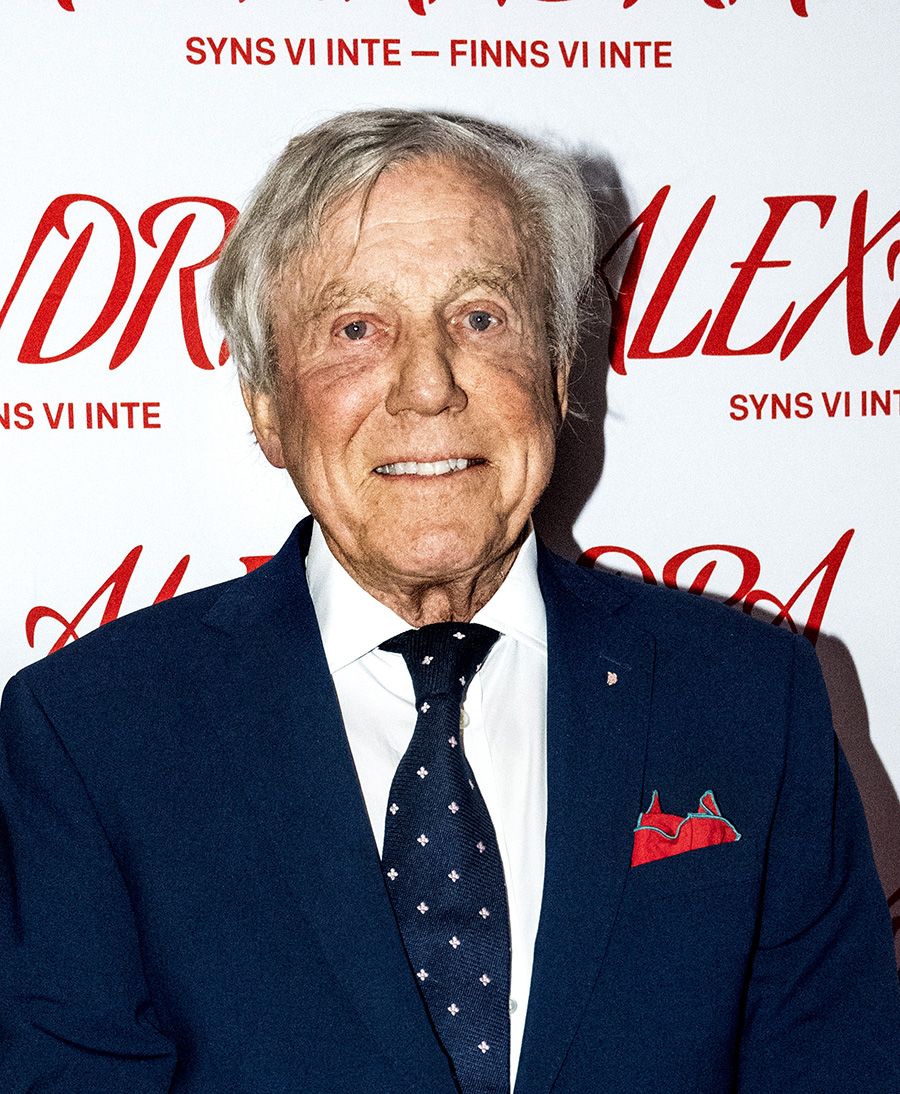 Kungens kompis Aje, 82, talar ut om nya plastikoperationen